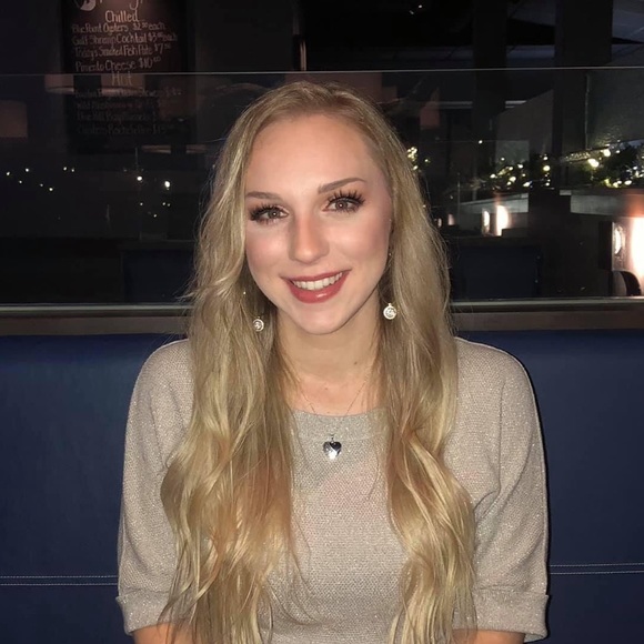 Meet your Posher, Whitney - Picture 1 of 1